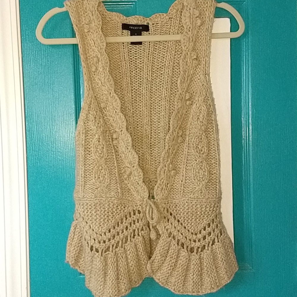 Women's medium crochet vest Arden b beige tan